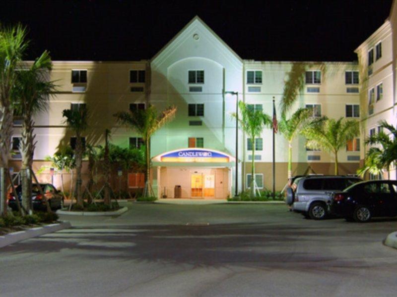 Candlewood Suites Fort Myers/Sanibel Gateway, An Ihg Hotel Dış mekan fotoğraf