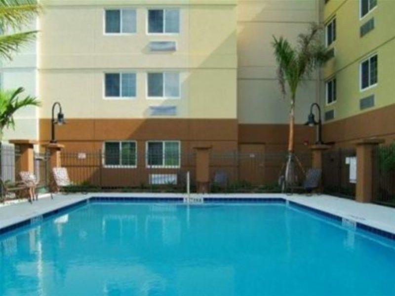 Candlewood Suites Fort Myers/Sanibel Gateway, An Ihg Hotel Konforlar fotoğraf